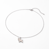 Collier Pendentif Licorne en Nacre Naturelle, Chaîne Claviculaire en Tungstène Électroplaqué Haut de Gamme, Pendentif Cheval Niche pour Femme