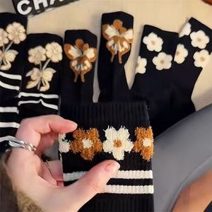 Calcetines Deportivos para Mujer, Diseño de Rayas y Flores, Absorbentes de Sudor, Fibra de Poliéster, Juveniles - Product Image 2