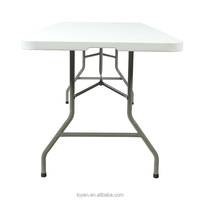 Ensemble de tables et de chaises pliantes d'extérieur portables en plastique blanc pour les événements de Pâques et les fêtes