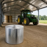 Rouleau d'isolation thermique moderne en aluminium argenté à bulles, résistant à la chaleur, pour l'isolation thermique des toits de structures en acier et des entrepôts