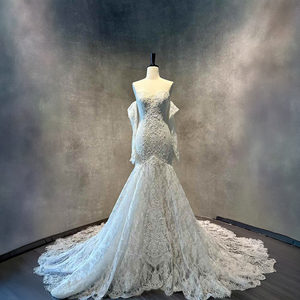Robe de mariée sirène moderne Nt11 en dentelle sans bretelles avec manches longues, traîne chapelle et appliques pour la mariée - Product Image 5