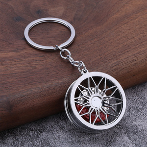 Colgador creativo para llaveros de coche. Llavero colgante superventas transfronterizo con diseño simulado de <span class=keywords><strong>discos</strong></span> de freno de coche y cubos de rueda - Product Image 4