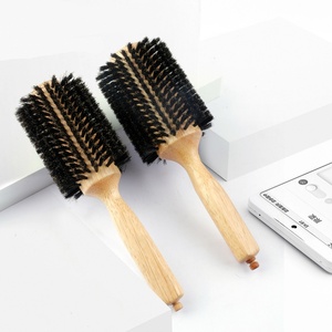 Cepillo Redondo de Madera Natural con Cerdas de Jabalí para Peinar, Rizar y Masajear el Cabello, para Mujeres y Hombres - Product Image 3