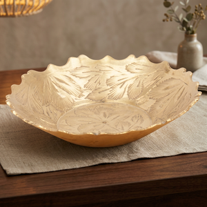 Assiette décorative en métal faite à la main avec motif végétal gravé, forme irrégulière, design traditionnel chinois - Product Image 5
