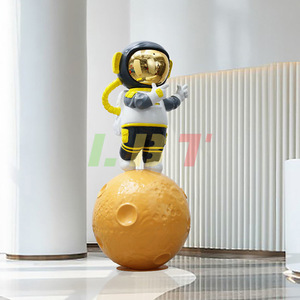 Escultura de Astronauta de Fibra de Vidrio Libit de 1.37 pies, Decoración Artística para Pasillo, Montaje en Suelo - Product Image 1