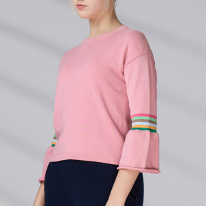 Pull en coton 100% à col rond avec logo personnalisé, fabricant de pulls à manches évasées rayées pour femmes - Product Image 3