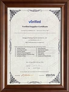 <span class=keywords><strong>Felpa</strong></span> con <span class=keywords><strong>Cappuccio</strong></span> <span class=keywords><strong>Rossa</strong></span> Personalizzata da Uomo con Accenti in Strass, Patch Ricamati, Fori Effetto Vissuto, Lavaggio Abrasivo e Spray Colorato - Product Image 6