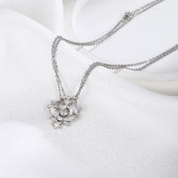 Collar con colgante de estrella estilo hada KAVNAR para mujer, cobre chapado en oro blanco