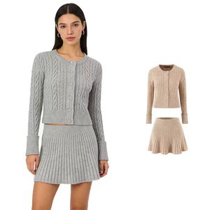 Nouvel ensemble deux pièces pour femmes européennes et américaines : haut en maille torsadée et jupe courte - Product Image 1