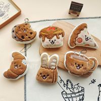 Fournisseur de jouets en peluche : Porte-clés suspendus en forme d'aliments avec perles de sécurité, cadeaux promotionnels, broches, porte-clés en peluche mignons en forme de croissant, jouets