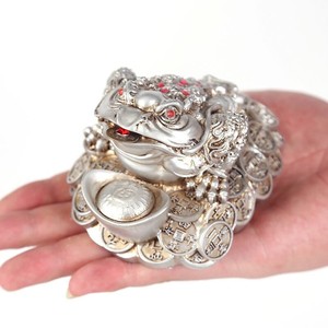 รูปปั้นกบสามขาเรซิ่น จินชาน ชู นำโชค เสริมฮวงจุ้ย ตกแต่งบ้าน รับทรัพย์ - Product Image 4