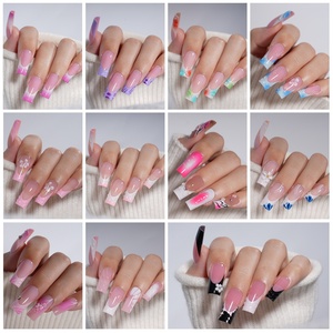 Faux ongles de luxe à presser, carrés moyens, couvrance totale, faits main, avec fleurs 3D et strass, style French en gel - Product Image 3