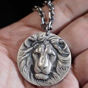 Collier avec pendentif personnalisé en plaqué or 18 ct rond et circulaire avec animal lion - Product Image 5