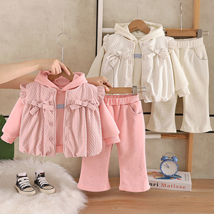 Nuovo Set Tre Pezzi Invernale 2026 per Bambini: Giacca Imbottita in Cotone con Cappuccio, Maniche Lunghe e Tessuto Pettinato - Product Image 1