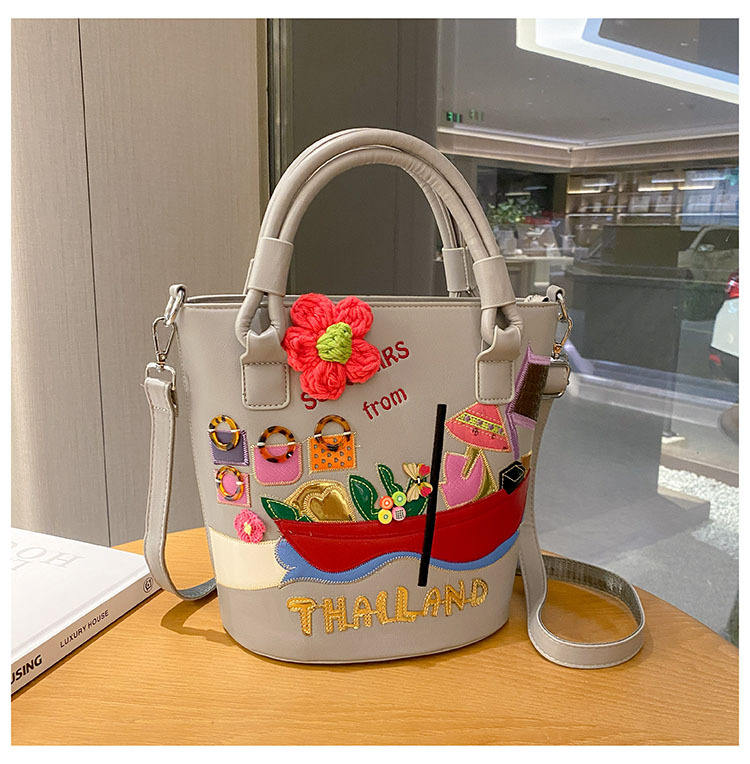 สีเทาอ่อน