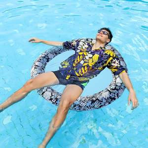 Flotador Inflable Redondo para Piscina con Diseño de Hojas Blancas y Negras - Product Image 4