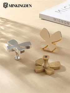 Poignée de meuble artisanale en laiton massif, design « Gentleman Knot », finition dorée, quincaillerie sur mesure de luxe pour armoire - Product Image 2