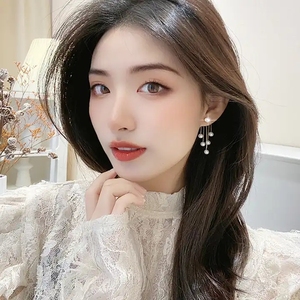 Boucles <span class=keywords><strong>d</strong></span>'Oreilles Pendante Perle Plaqué Or pour <span class=keywords><strong>Femme</strong></span>, Bijoux de Fête Éclatants, Clous <span class=keywords><strong>Strass</strong></span> Cristal, Longs Glandes, Style INS - Product Image 4