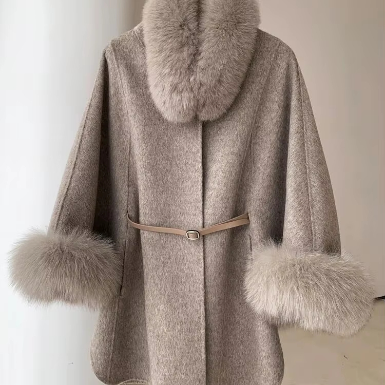 Женский пуховик из искусственной кожи