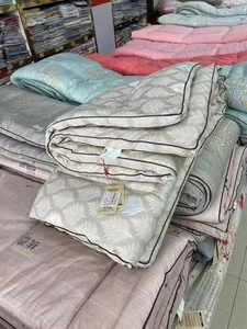 Edredones de ropa de cama de invierno y otoño cómodos con logotipo personalizado al por mayor núcleo de edredón tridimensional de invierno cálido - Product Image 5