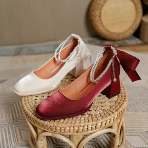Chaussures à talons hauts et épais à bout carré Mary Jane pour femmes, nouvelles chaussures de mariage rouges haut de gamme à talon moyen avec perles