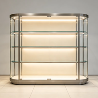Luxuriöse Gebogene Glas-Schmuckvitrine mit Gebürstetem Edelstahlrahmen und LED-Beleuchtung - Umweltfreundlich mit Anpassbaren Farben zur Präsentation