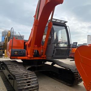 Excavatrice d'occasion HITACHI EX210 pour travaux de terrassement à vendre - Product Image 1