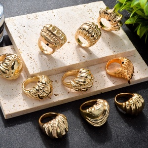 Bague de fiançailles tendance en laiton plaqué or 14 carats de haute qualité, grand design floral, accessoire de bijouterie pour femme - Product Image 4