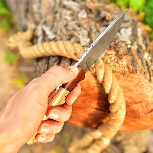 Couteau de chasse en acier Damas de qualité industrielle, manche en bois fait main, OEM, pour bushcraft, camping, randonnée et activités de plein air - Product Image 5
