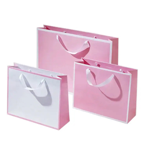 <span class=keywords><strong>Bolsas</strong></span> <span class=keywords><strong>de</strong></span> <span class=keywords><strong>Papel</strong></span> para Regalo y Compras con Asas <span class=keywords><strong>de</strong></span> Cinta Impresas <span class=keywords><strong>Personalizadas</strong></span> <span class=keywords><strong>de</strong></span> Lujo al <span class=keywords><strong>por</strong></span> <span class=keywords><strong>Mayor</strong></span> para Ropa con su Propio Logotipo - Product Image 4