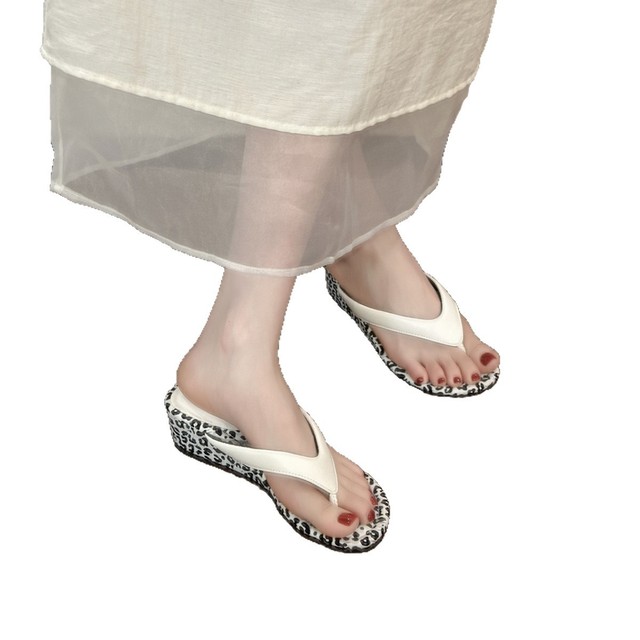 Exquisite Thick-Soled Wedge Heel Flip-Flops, New Style, Super Beautiful, Comfortable Outdoor Sandals