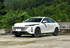Changan Eado 2026 1.5T Édition Classique Berline Compacte Essence pour l'Exportation - Product Image 2