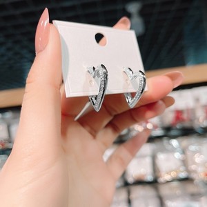 Orecchini a Cerchio con Cuore Audace per Donne, Gioielli Chic e di Tendenza - Product Image 5