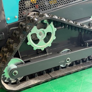 Nouvelle <span class=keywords><strong>tondeuse</strong></span> à gazon télécommandée complète avec pièces de rechange, largeur de coupe de 700 mm, moteur Lonxin de 16 CV, homologuée CE, <span class=keywords><strong>tondeuse</strong></span> à chenilles télécommandée - Product Image 4