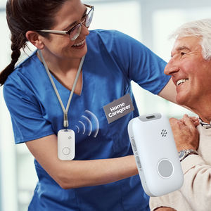 جهاز إنذار شخصي محمول بشبكة 4G مع تتبع GPS طراز EV12، جهاز ذكي مع زر SOS وتحديد المنطقة الجغرافية وواي فاي، جهاز تتبع وتحديد مواقع GPS لكبار السن - Product Image 1