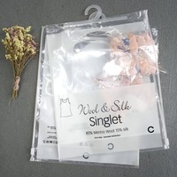 Sac à fermeture éclair de conception gratuite avec crochet en plastique imperméable à l'eau impression offset vêtements pour enfants givré poly sacs à fermeture éclair pour l'emballage des vêtements