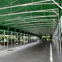 Auvent motorisé durable à pousser et tirer avec cadre en acier galvanisé, roues et couverture en PVC imperméable pour usine, atelier et exposition