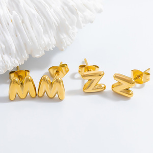 ต่างหูแบบติดหูทรงตัวอักษร ชุบทอง 18k สแตนเลสสตีล เครื่องประดับแฟชั่นสำหรับผู้หญิง - Product Image 2