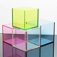 Cube carré de boîte d'affichage en acrylique translucide coloré sur mesure pour la décoration intérieure jolies boîtes-cadeaux maquillage bijoux mallette de rangement pour bonbons