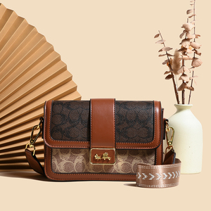 Sac messager en PU imprimé de haute qualité pour femmes. Design carré compact, adapté à diverses utilisations.598 - Product Image 1