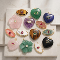 Collier Pendentif Délicat Personnalisé en Pierre Précieuse Sculptée à la Main, Motif Fleur, Cœur, Poisson, Tendance et Créatif, Vente en Gros Naturelle pour Femmes