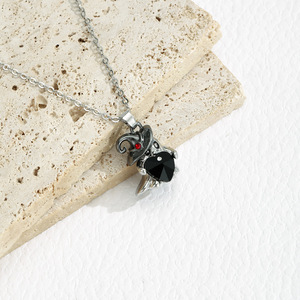 Collier pendentif cœur fantôme d'Halloween en argent, bijoux de fête sur le thème des dessins animés - Product Image 3