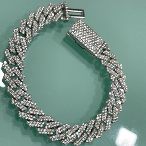 Bracelet en argent sterling 925 de haute qualité avec maillons cubains et moissanite ronde étincelante pour un usage quotidien et des événements spéciaux - Product Image 5