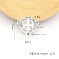 Centre de table Triangle pour chapelet de la médaille de Saint bénett, 1.8x2cm