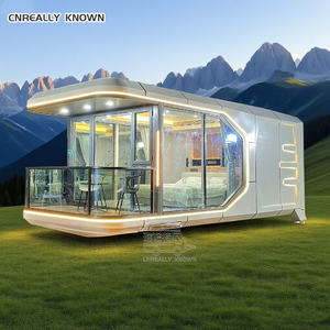 Studio d'artiste avec fenêtre de toit orientée vers l'ouest pour un espace professionnel créatif en forme de capsule - Product Image 3