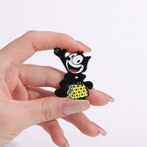 Broche en émail chat mignon, broche d'animal de dessin animé, badge de revers, accessoires de sac à dos, vêtements, bijoux amusants, cadeau en gros - Product Image 4