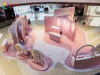 Kiosque de beauté pop-up personnalisable pour événements de vente de cosmétiques roses, présentoir de cosmétiques pour l'activation de marque et la conception de stand d'exposition