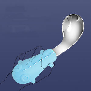 ポータブル子供の食器セットには、特に子供の食事のために設計されたベビーフードスプーンとシリコンフォークが含まれています。 - Product Image 6