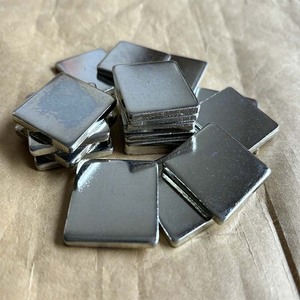 Bloc de contrepoids en alliage 30x30x3mm, pièce moulée anti-rouille pour l'ajustement du poids des machines - Product Image 1