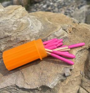 Allumettes à combustion longue durée résistantes aux intempéries, allumettes de sécurité en bois imperméables et coupe-vent pour la survie en plein air et le bushcraft - Product Image 1